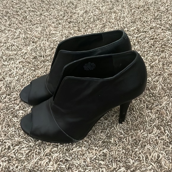 Nine West Women’s 9 Peep Toe Heel - Picture 2 of 4